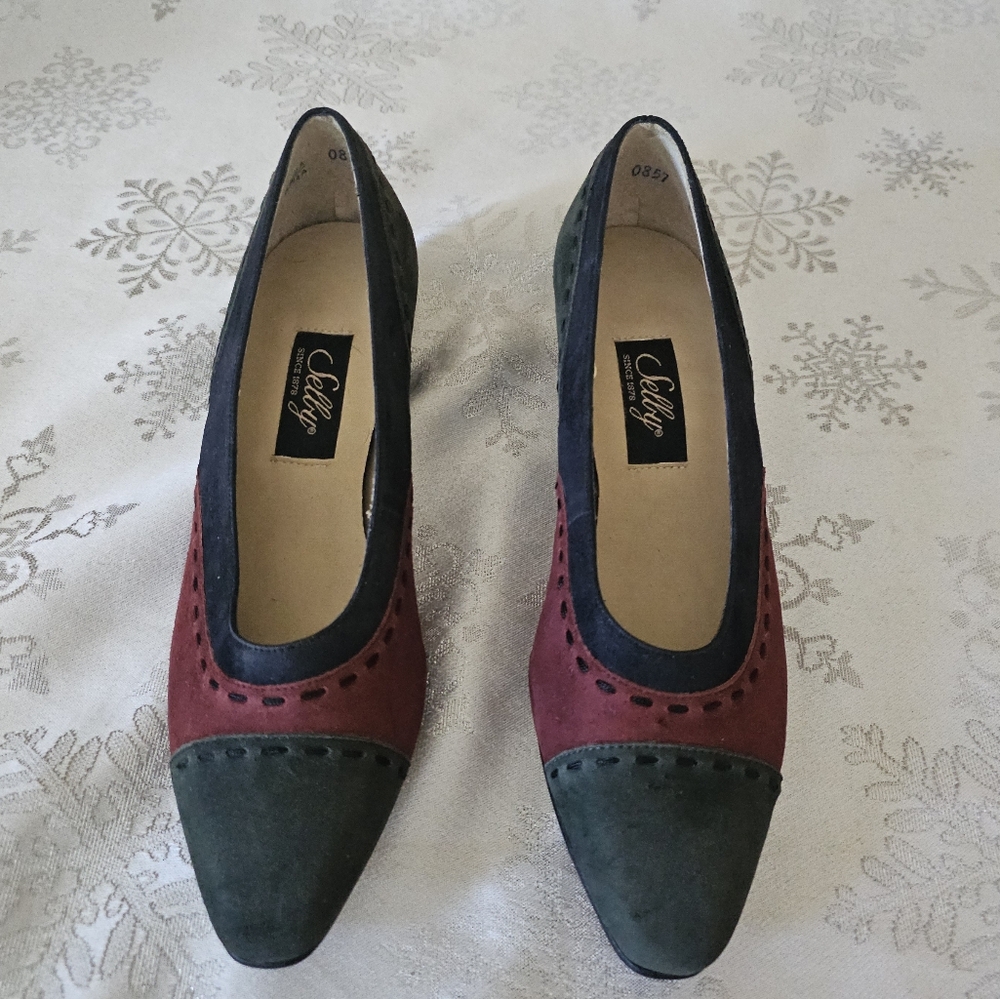 Selby Vintage Black Red Green Suede  Heels with Classic Round Toe SZ 6.5 2A